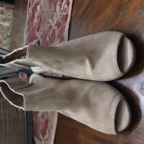 Shoes - Picture 1 of 3